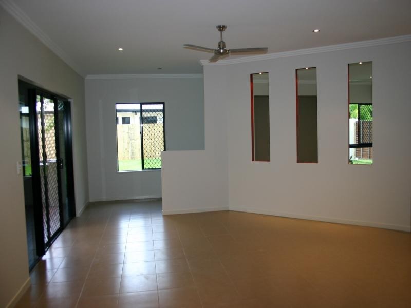 13 Huntley Crescent, Redlynch QLD 4870