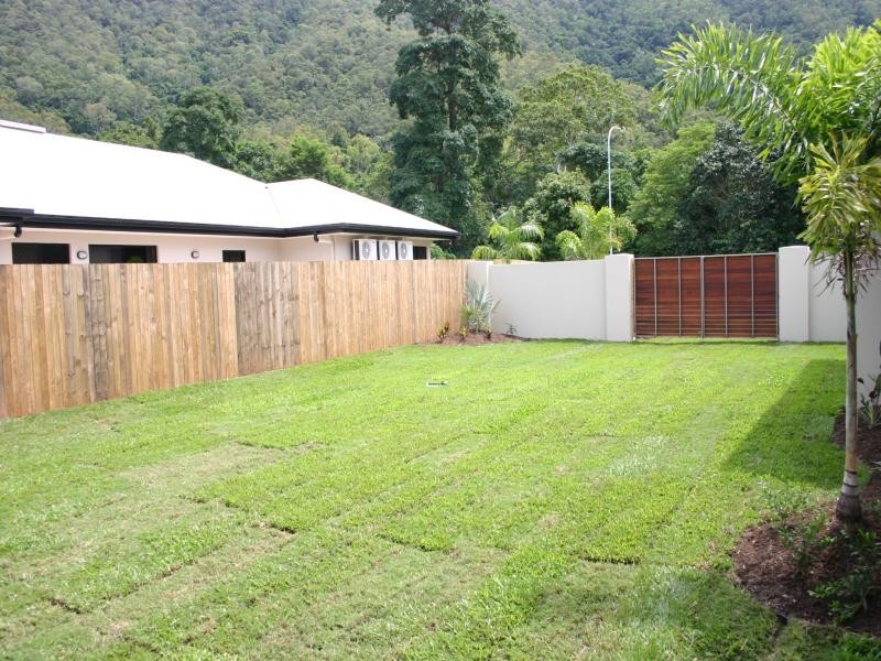 13 Huntley Crescent, Redlynch QLD 4870