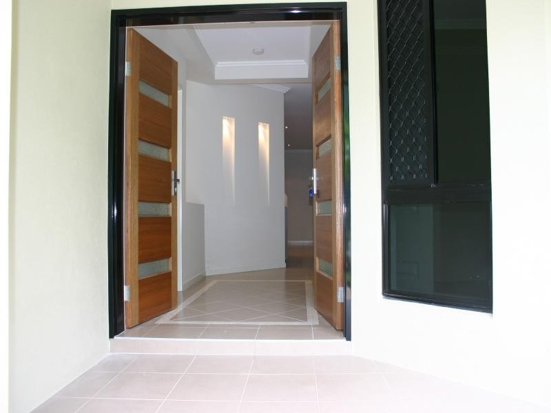 13 Huntley Crescent, Redlynch QLD 4870