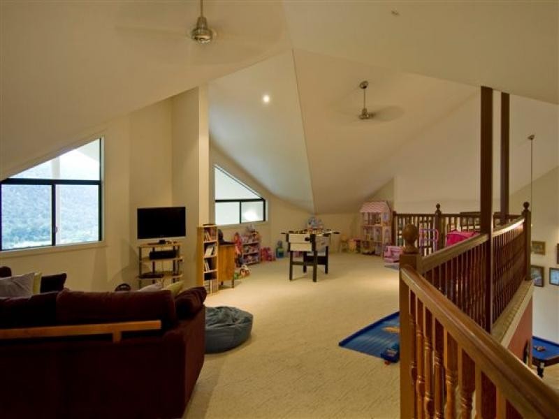4 Lichen Close, Redlynch QLD 4870