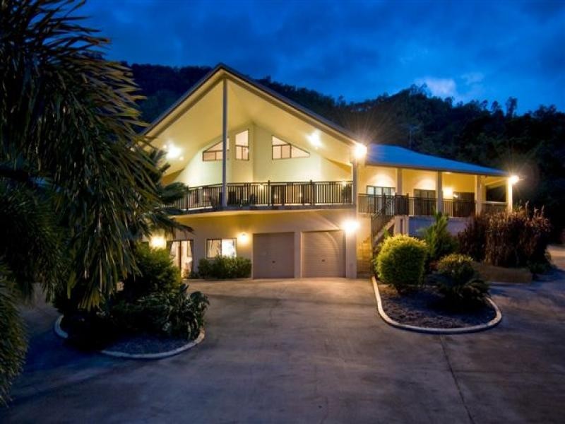 4 Lichen Close, Redlynch QLD 4870