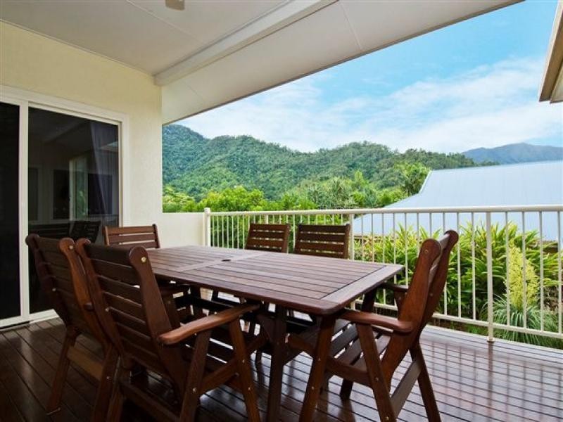 10 East Parkridge Drive, Whitfield QLD 4870