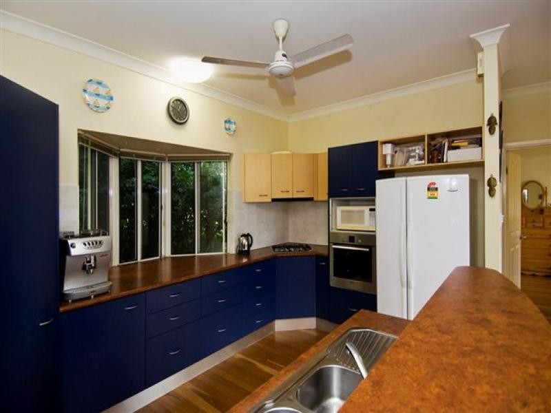 10 East Parkridge Drive, Whitfield QLD 4870
