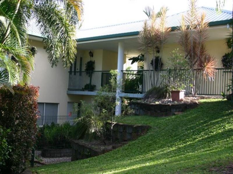 16 Solomon Place, Mooroobool QLD 4870