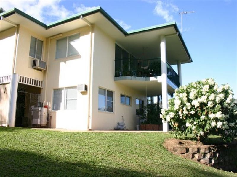 16 Solomon Place, Mooroobool QLD 4870