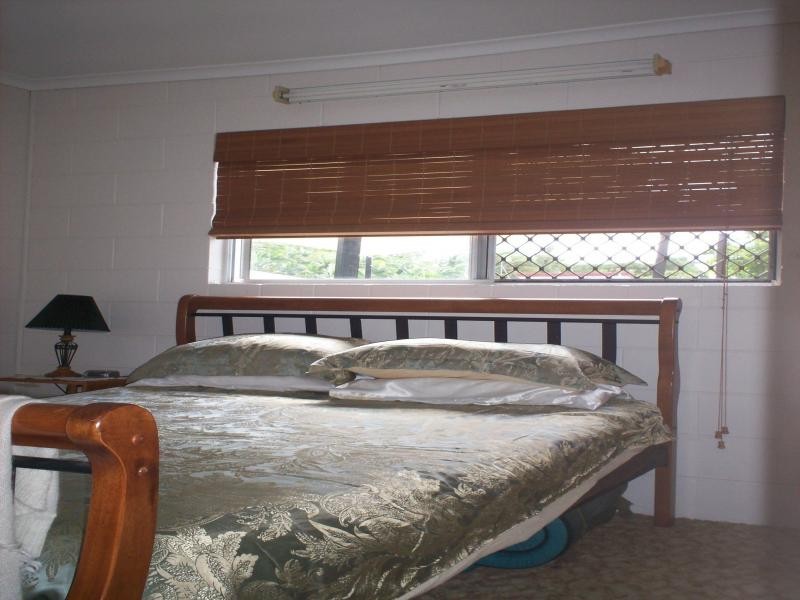 4 Frances Street, Mooroobool QLD 4870