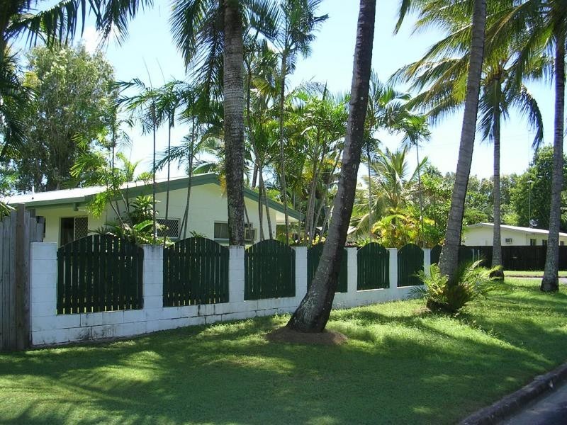 7 Ash Street, Holloways Beach QLD 4878