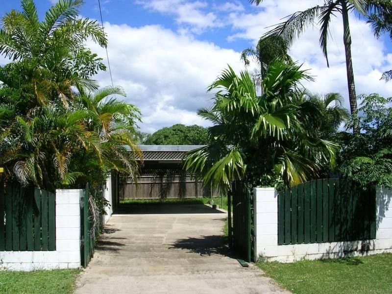 7 Ash Street, Holloways Beach QLD 4878