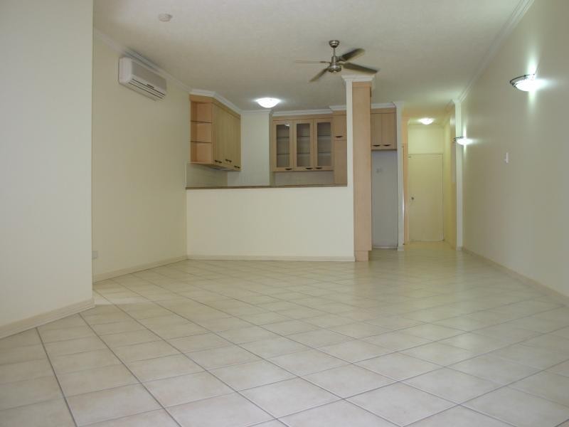 1/304 Lake Street, Cairns North QLD 4870