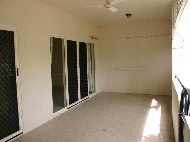 1/304 Lake Street, Cairns North QLD 4870