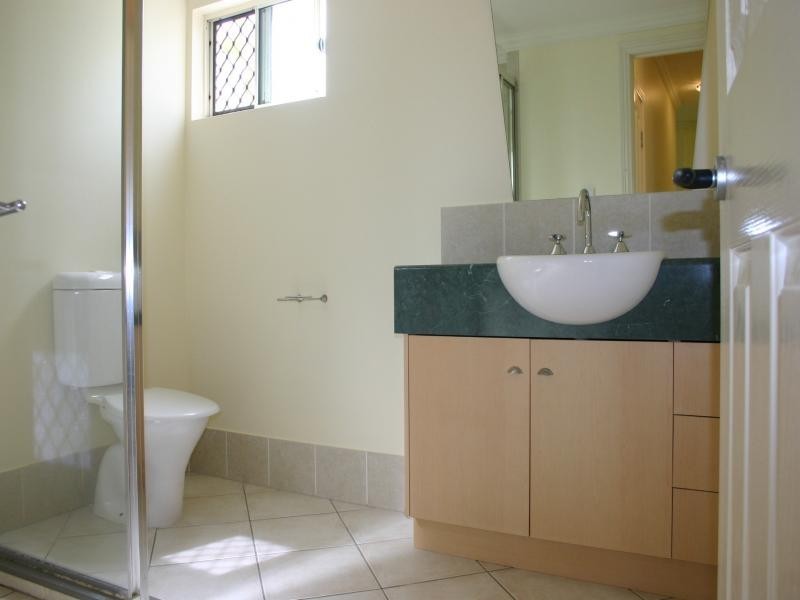 1/304 Lake Street, Cairns North QLD 4870