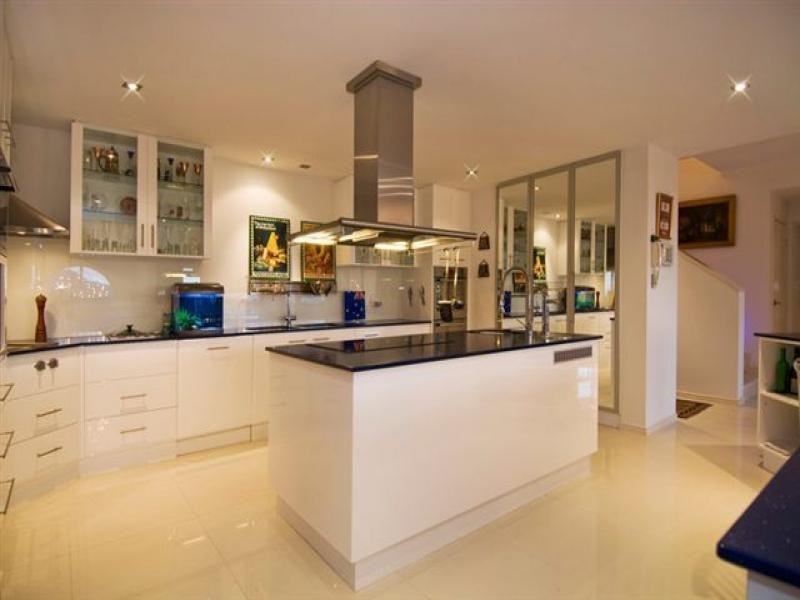 48 East Parkridge Drive, Whitfield QLD 4870