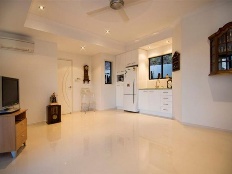 48 East Parkridge Drive, Whitfield QLD 4870