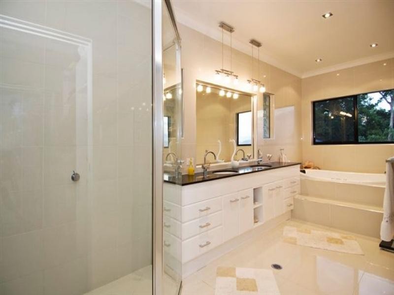 48 East Parkridge Drive, Whitfield QLD 4870