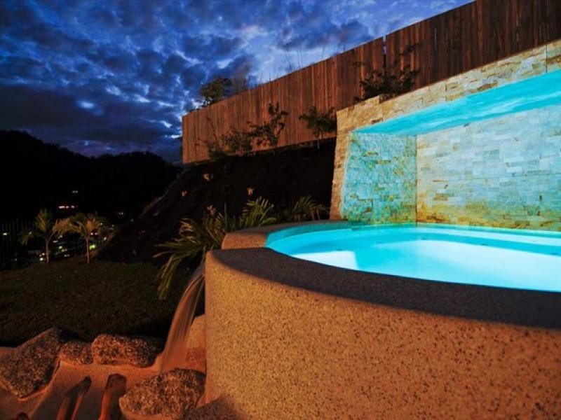 48 East Parkridge Drive, Whitfield QLD 4870