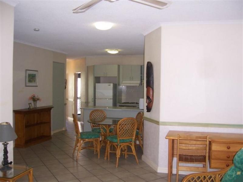 5/221 Lake Street, Cairns City QLD 4870