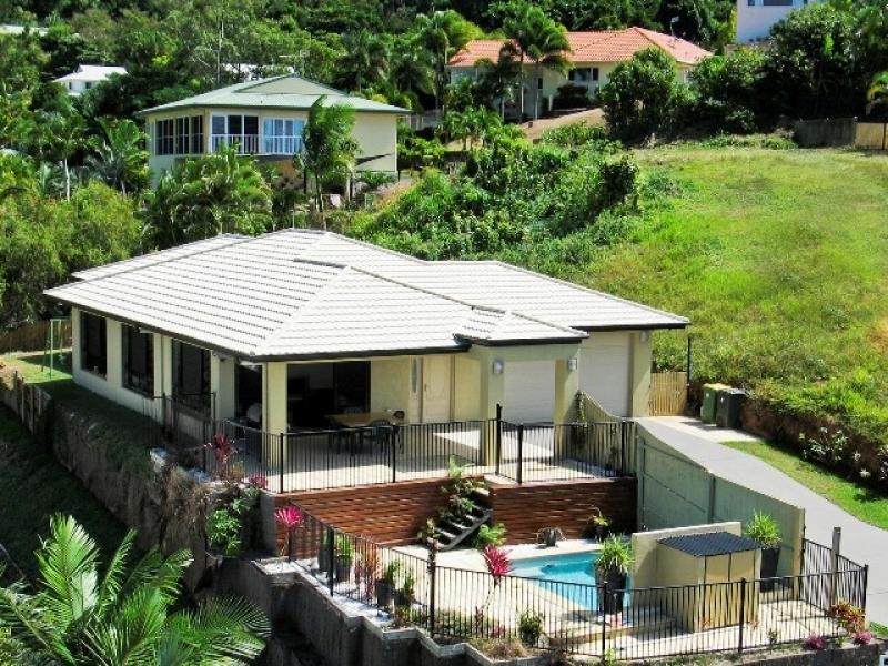 7 Leoni Close, Mooroobool QLD 4870