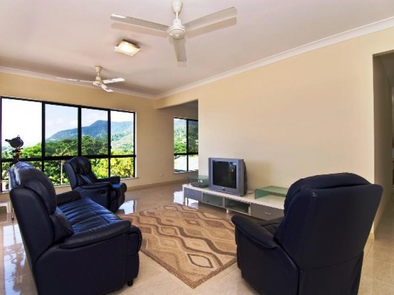 7 Leoni Close, Mooroobool QLD 4870