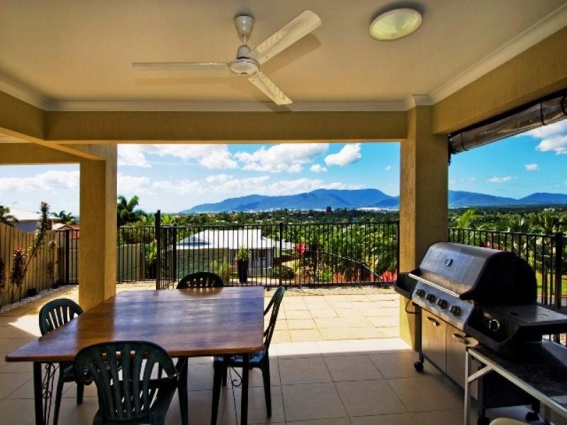 7 Leoni Close, Mooroobool QLD 4870