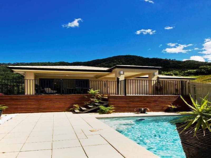 7 Leoni Close, Mooroobool QLD 4870