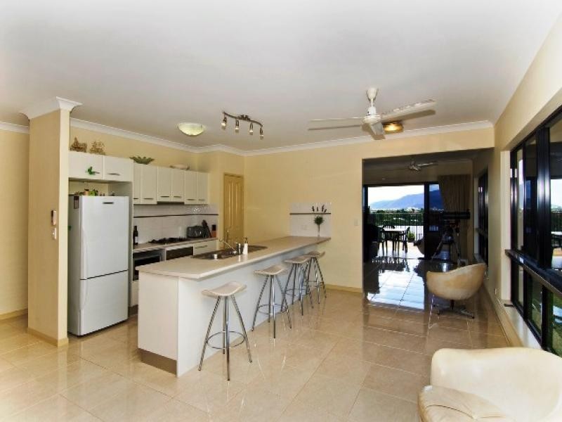 7 Leoni Close, Mooroobool QLD 4870