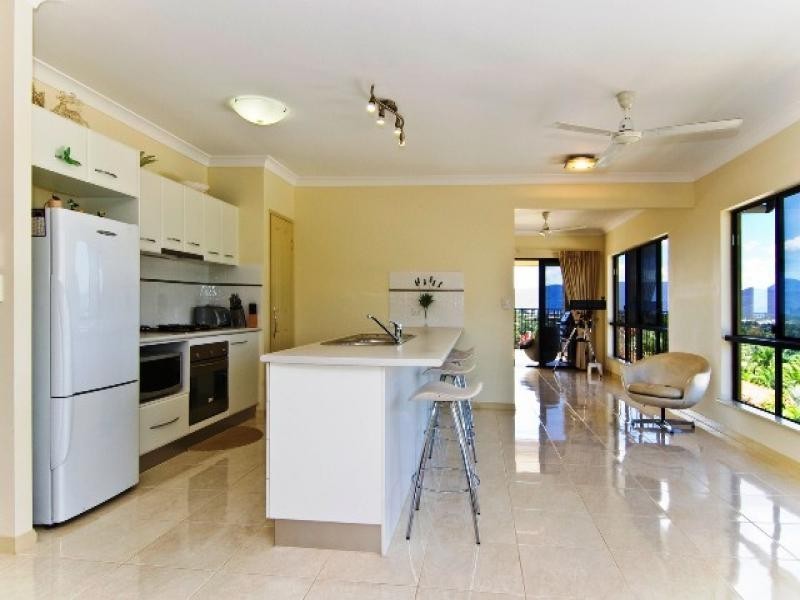 7 Leoni Close, Mooroobool QLD 4870