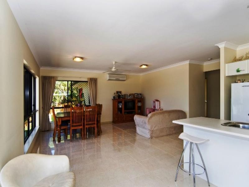 7 Leoni Close, Mooroobool QLD 4870