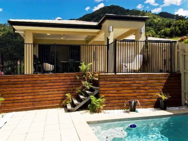 7 Leoni Close, Mooroobool QLD 4870