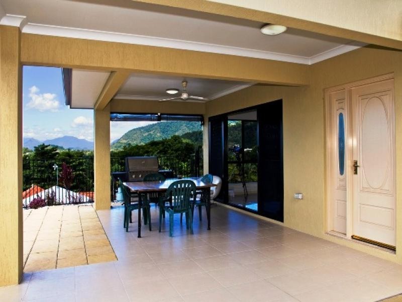 7 Leoni Close, Mooroobool QLD 4870