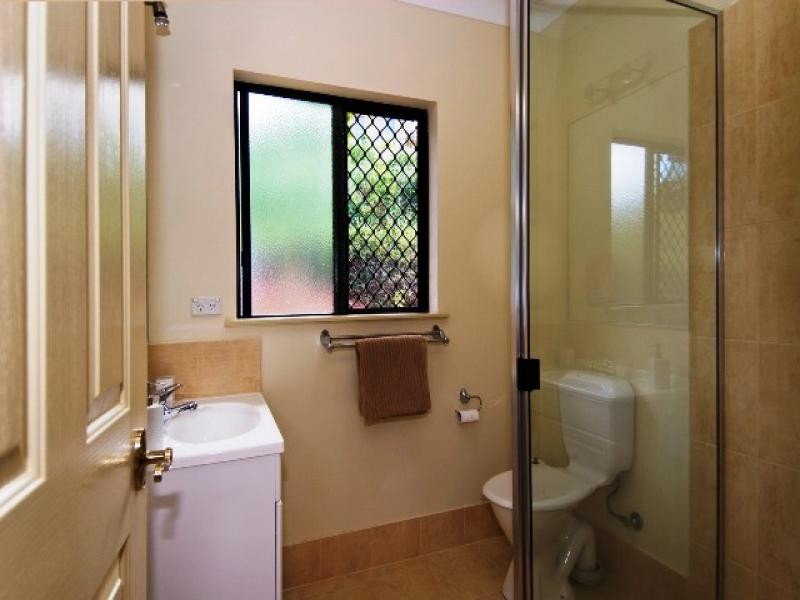 7 Leoni Close, Mooroobool QLD 4870