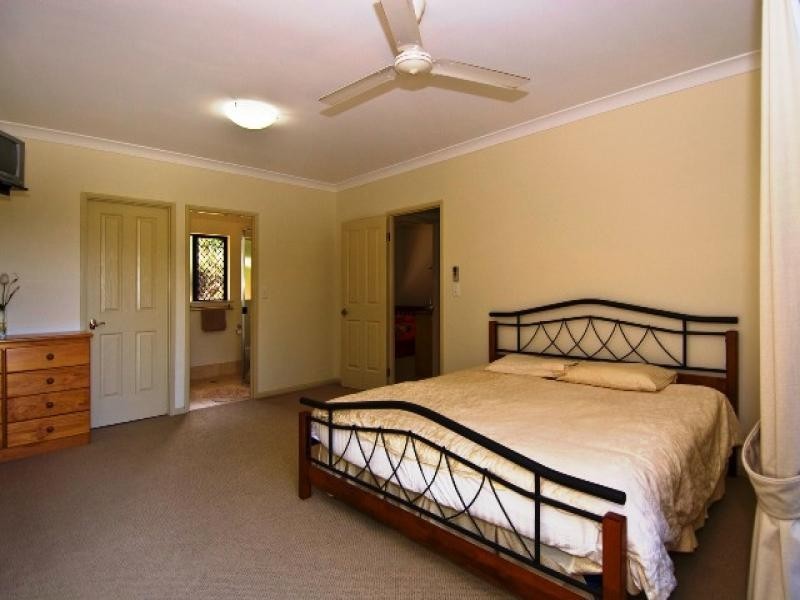 7 Leoni Close, Mooroobool QLD 4870