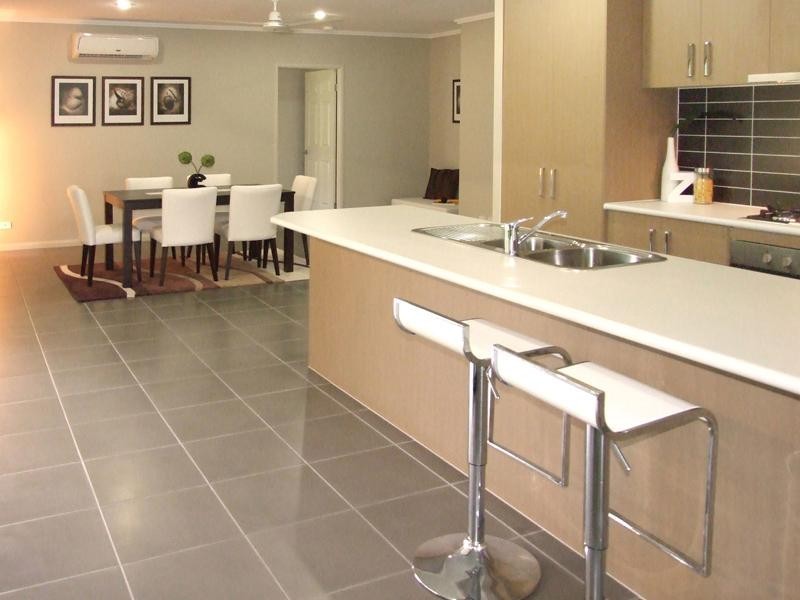 1 Bromell Close, Redlynch QLD 4870