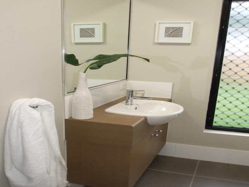 1 Bromell Close, Redlynch QLD 4870