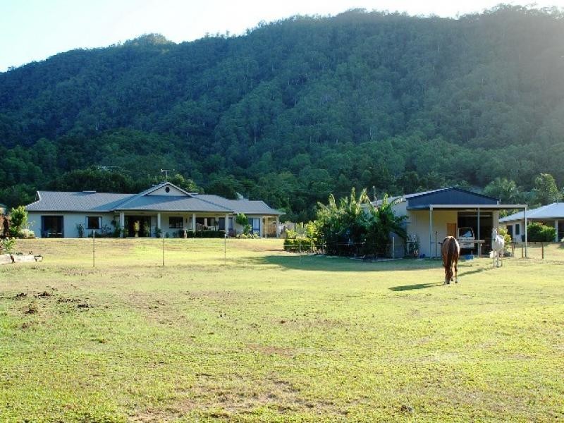 13 Quoll Close, Redlynch QLD 4870
