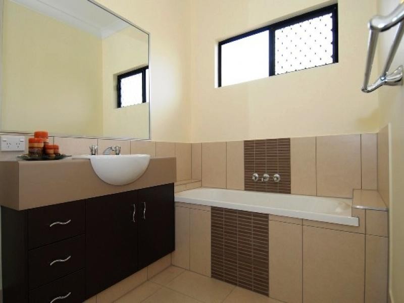 9 Calvert Close, Bentley Park QLD 4869