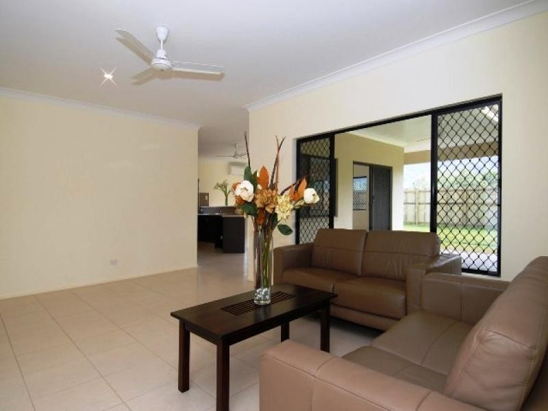 9 Calvert Close, Bentley Park QLD 4869