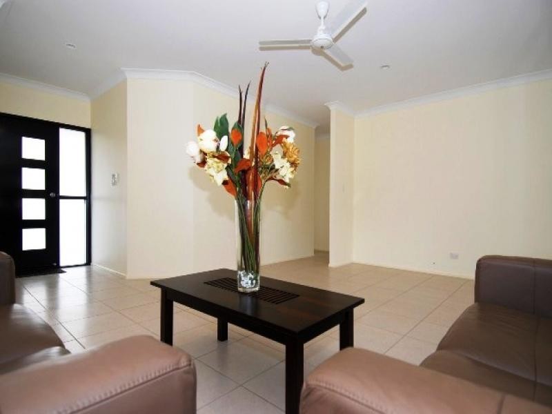 9 Calvert Close, Bentley Park QLD 4869