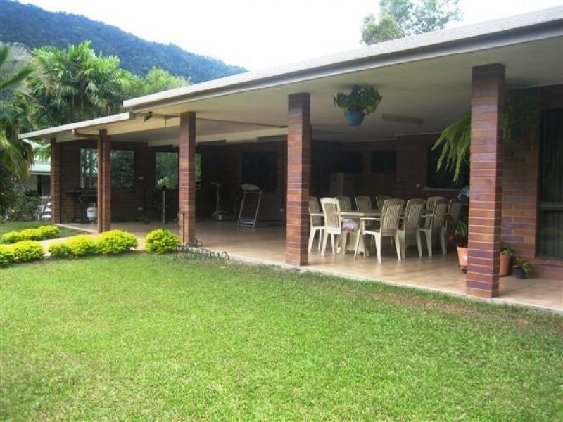 82 Currunda Street, Redlynch QLD 4870