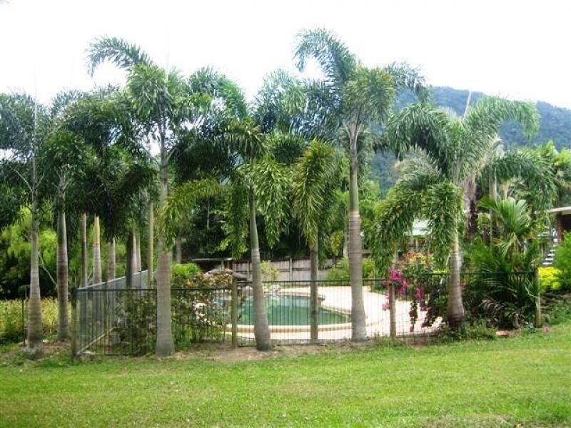 82 Currunda Street, Redlynch QLD 4870