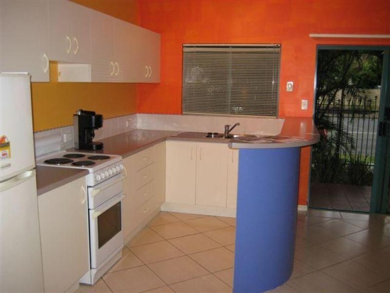 2/32 Little Street, Manunda QLD 4870