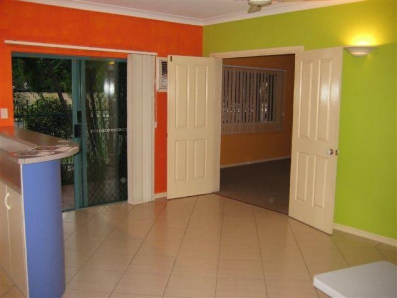 2/32 Little Street, Manunda QLD 4870