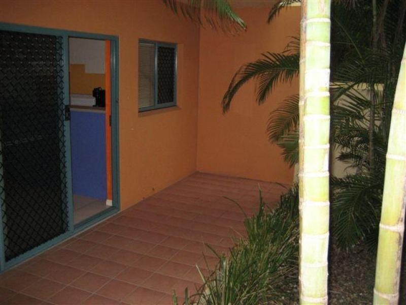 2/32 Little Street, Manunda QLD 4870