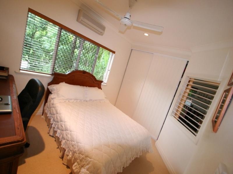 24 Oceanview Place, Mooroobool QLD 4870