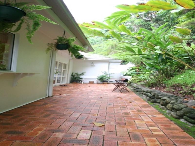 24 Oceanview Place, Mooroobool QLD 4870