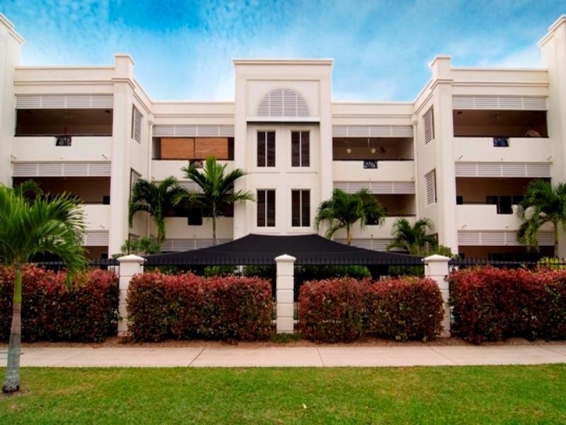 10/304 Lake Street, Cairns North QLD 4870