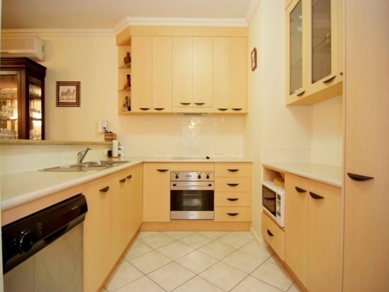 10/304 Lake Street, Cairns North QLD 4870