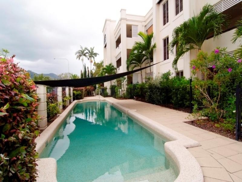 10/304 Lake Street, Cairns North QLD 4870