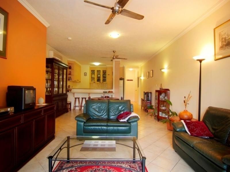10/304 Lake Street, Cairns North QLD 4870