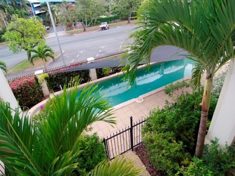 10/304 Lake Street, Cairns North QLD 4870