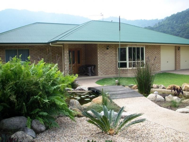 33-35 Runnymede Ave, Redlynch QLD 4870